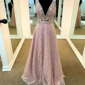 Lucci Lu 28054 Mauve Prom Gown Size 6